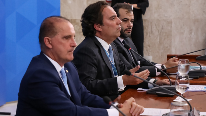 Nos corredores do Planalto: Pedro Guimarães conta como foi o anúncio histórico do Auxílio Emergencial.