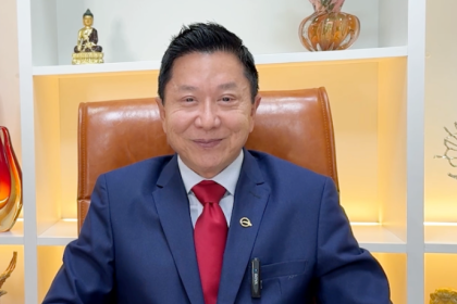 Milton Seigi Hayashi explica como a blefaroplastia devolve frescor ao olhar, removendo o excesso de pele e bolsas.