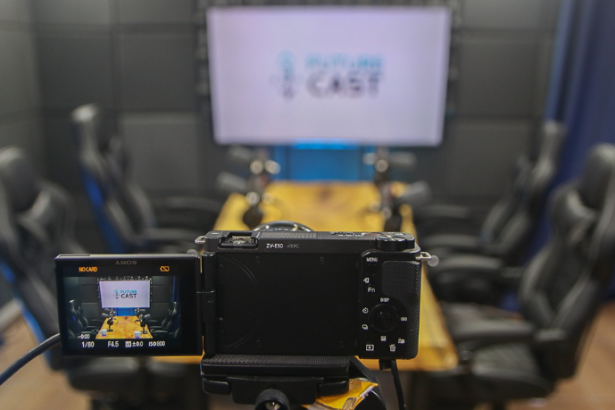 Future Cast TV analisa como as novas gerações estão redefinindo o consumo audiovisual com hábitos dinâmicos e interativos.