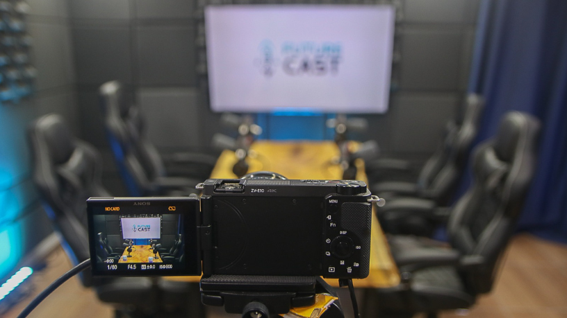 Future Cast TV analisa como as novas gerações estão redefinindo o consumo audiovisual com hábitos dinâmicos e interativos.