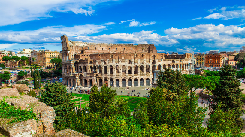 No olhar de Alberto Toshio Murakami, o verão revela os destinos italianos preferidos dos viajantes.