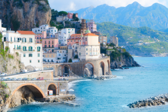 Alberto Toshio Murakami destaca as cidades e regiões da Itália que se tornam as mais procuradas durante o verão.