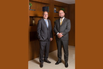 A recuperação judicial altera a dinâmica do capital de giro e exige controle financeiro rigoroso. Rodrigo Gonçalves Pimentel destaca a necessidade de reorganização operacional.